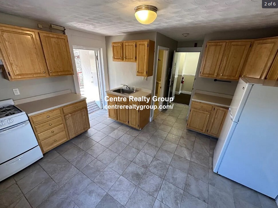 1 bed, 1 bath apartment for rent at 18 Lincoln St Unit 3, Newton Highlands — photo 2 of 7