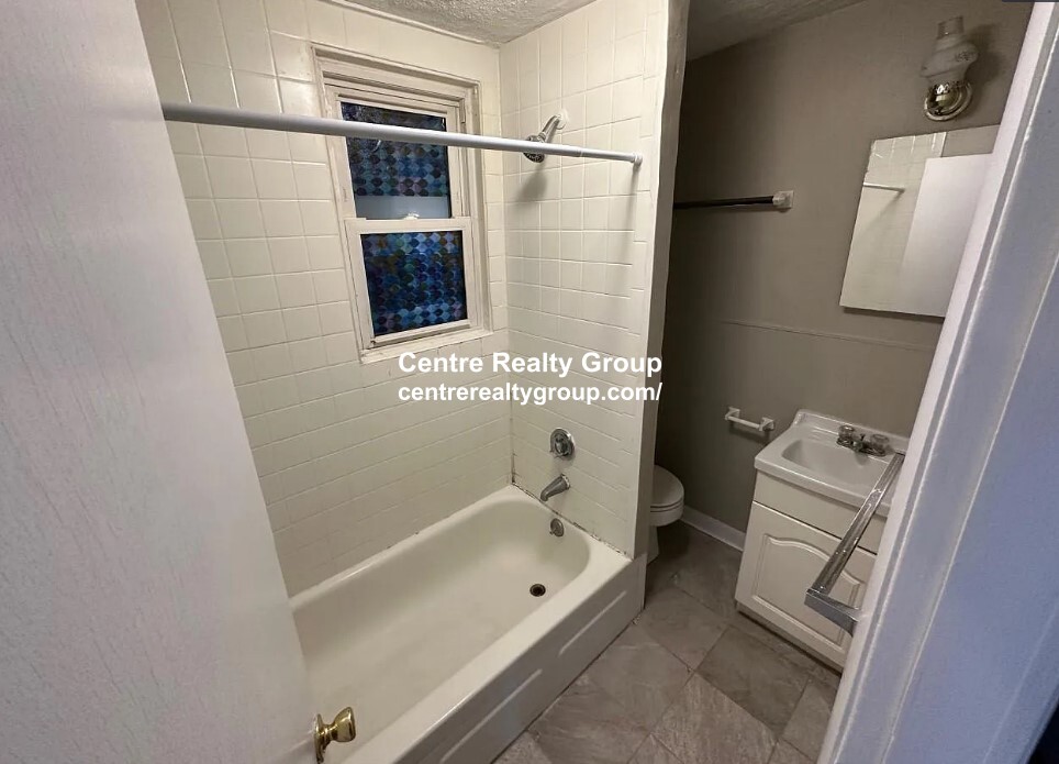 1 bed, 1 bath apartment for rent at 18 Lincoln St Unit 3, Newton Highlands — photo 7 of 7