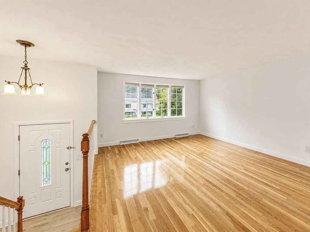 4 bed, 2 bath apartment for rent at 18 Linda St, Foxboro — photo 5 of 34