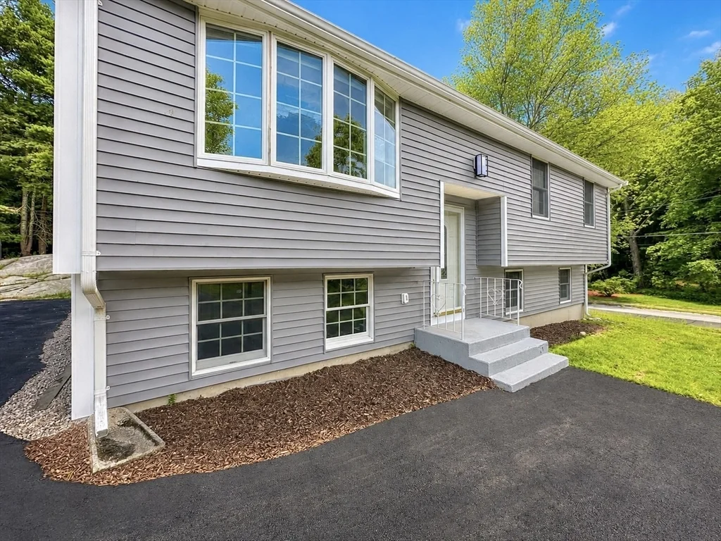 4 bed, 2 bath apartment for rent at 18 Linda St, Foxboro — photo 3 of 34