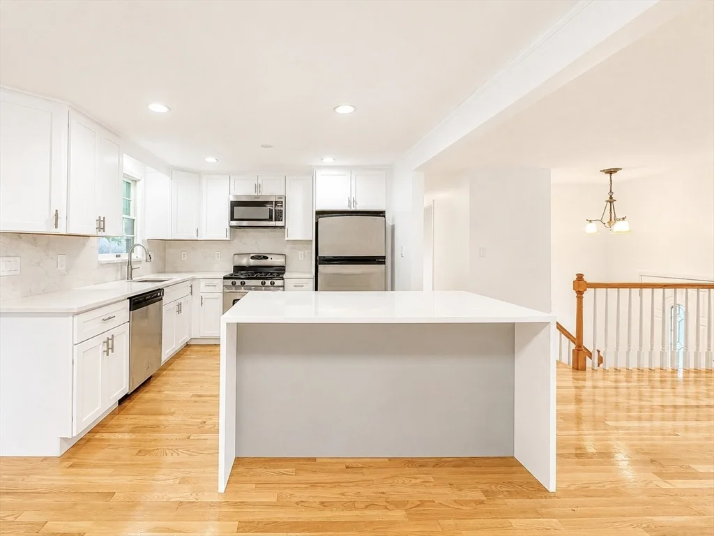 4 bed, 2 bath apartment for rent at 18 Linda St, Foxboro — photo 9 of 34