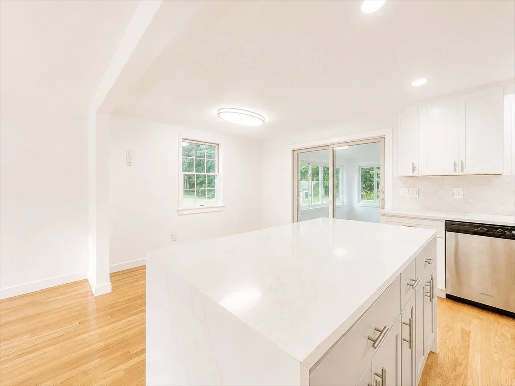 4 bed, 2 bath apartment for rent at 18 Linda St, Foxboro — photo 13 of 34