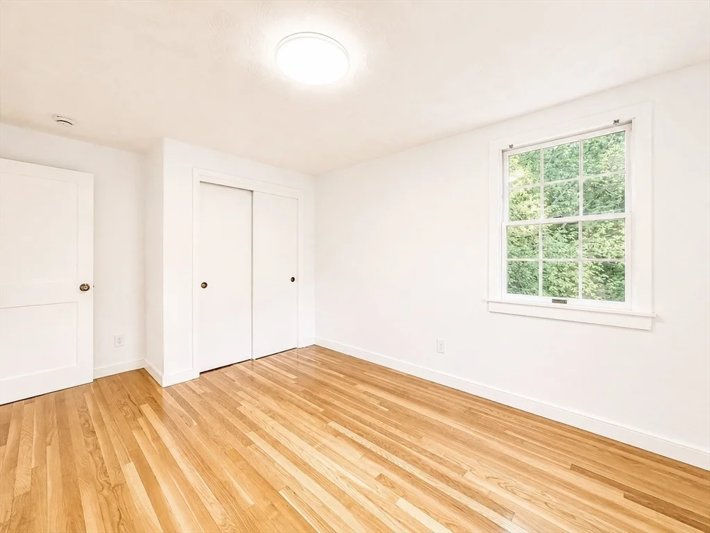4 bed, 2 bath apartment for rent at 18 Linda St, Foxboro — photo 20 of 34