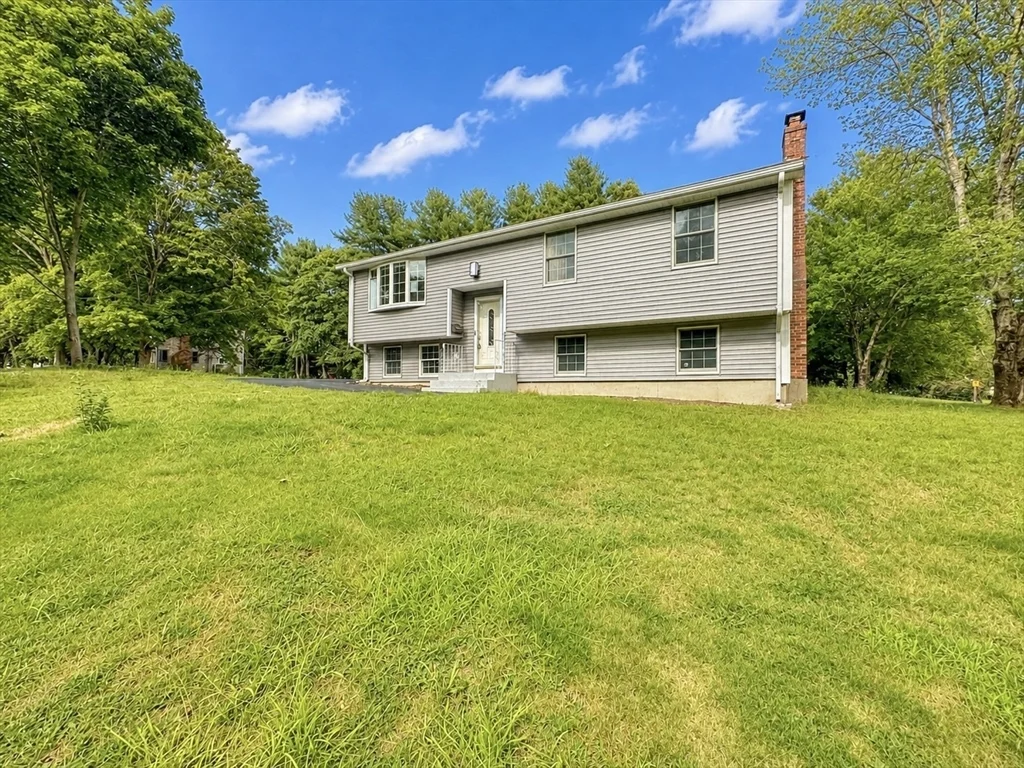 4 bed, 2 bath apartment for rent at 18 Linda St, Foxboro — photo 2 of 34