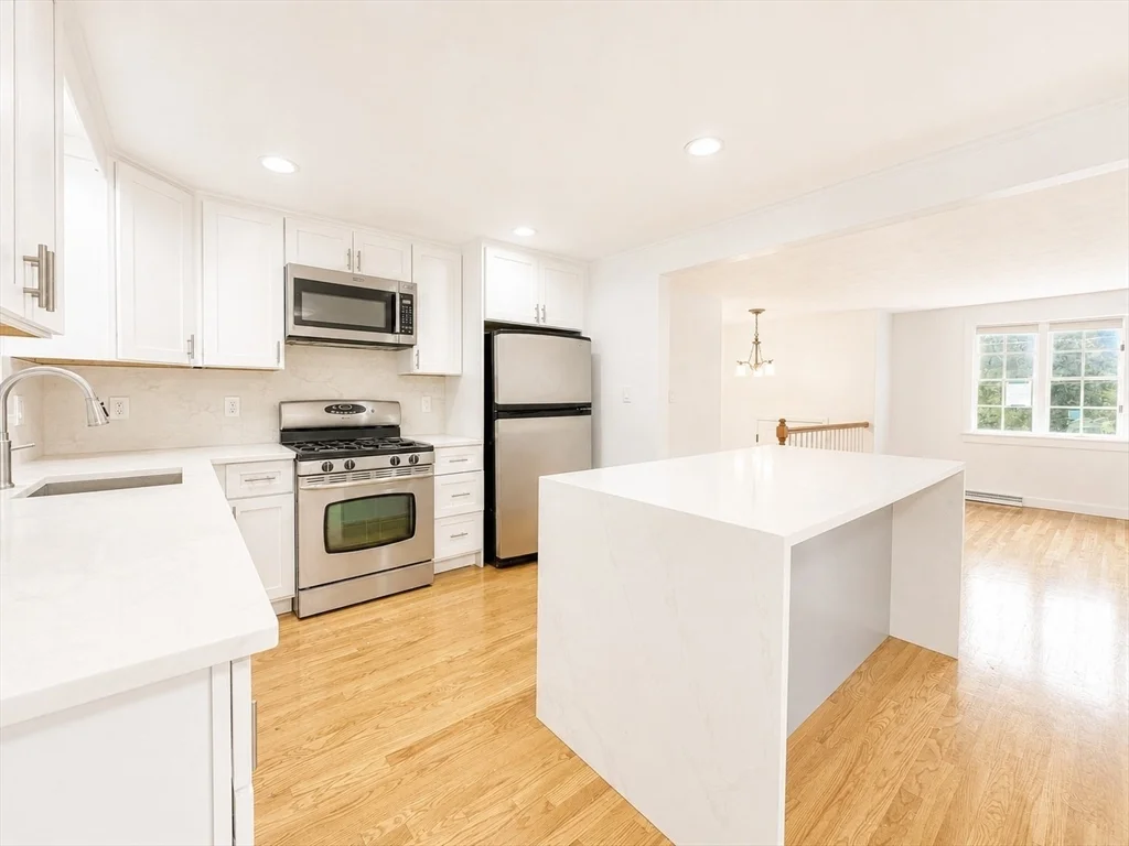 4 bed, 2 bath apartment for rent at 18 Linda St, Foxboro — photo 10 of 34