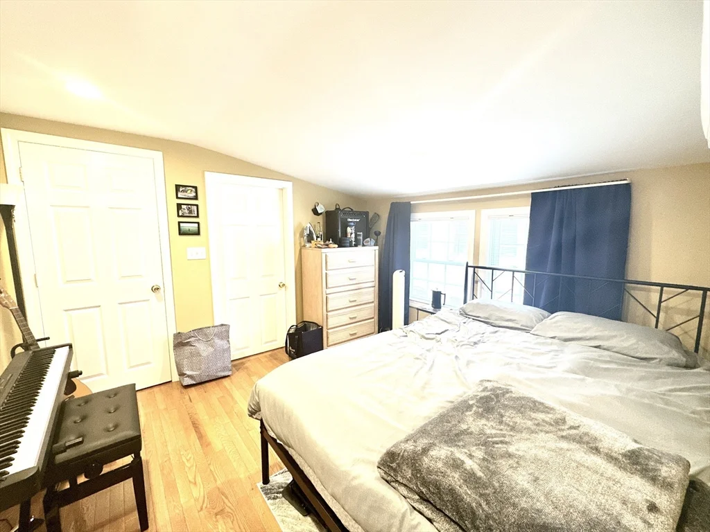 4 bed, 2 bath apartment for rent at 18 Linden Pl Unit 18, Brookline Village — photo 12 of 15