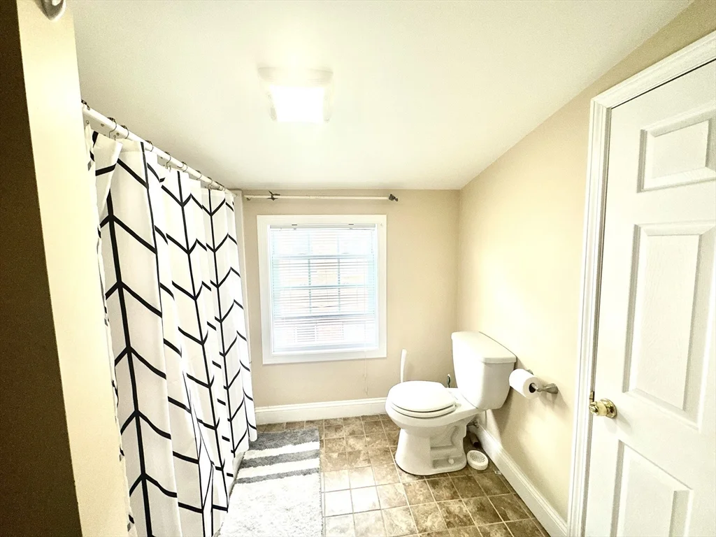4 bed, 2 bath apartment for rent at 18 Linden Pl Unit 18, Brookline Village — photo 13 of 15