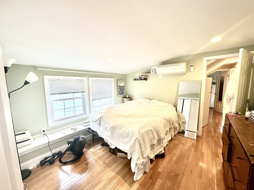 4 bed, 2 bath apartment for rent at 18 Linden Pl Unit 18, Brookline Village — photo 14 of 15