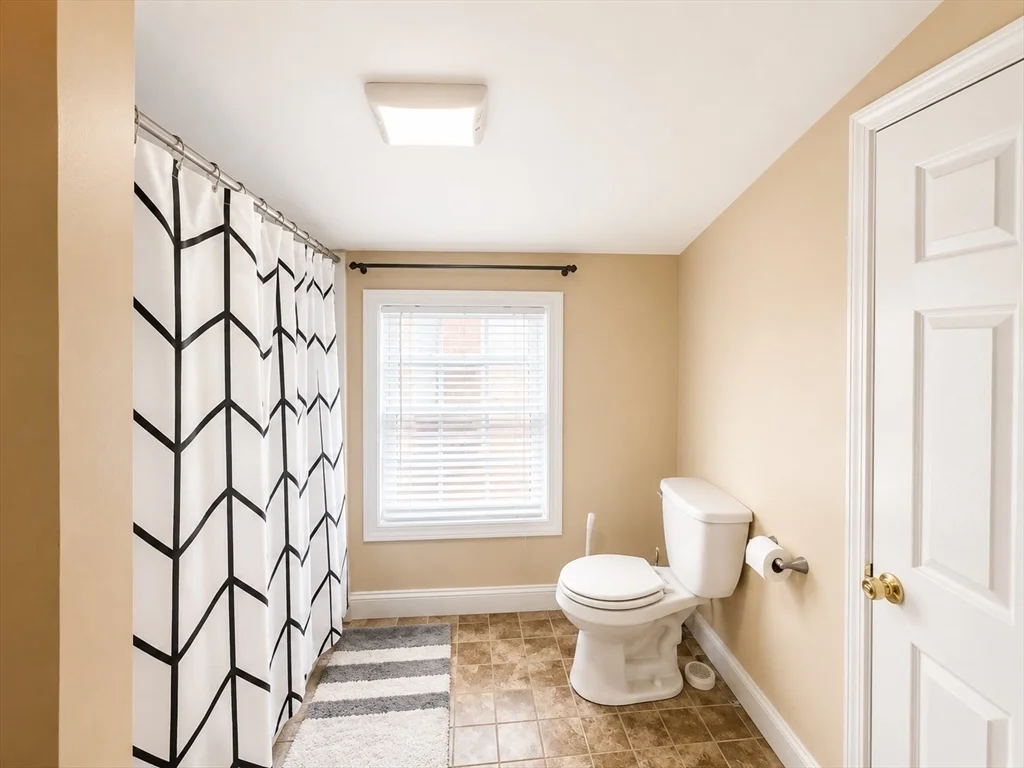 4 bed, 2 bath apartment for rent at 18 Linden Pl Unit 2, Coolidge Corner — photo 9 of 14