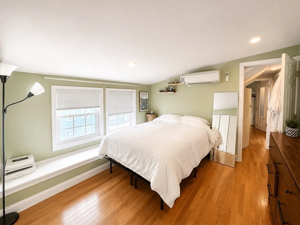 4 bed, 2 bath apartment for rent at 18 Linden Pl Unit 2, Coolidge Corner — photo 13 of 14