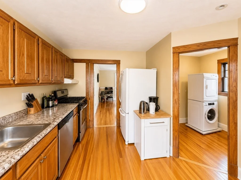 4 bed, 2 bath apartment for rent at 18 Linden Pl Unit 2, Coolidge Corner — photo 5 of 14