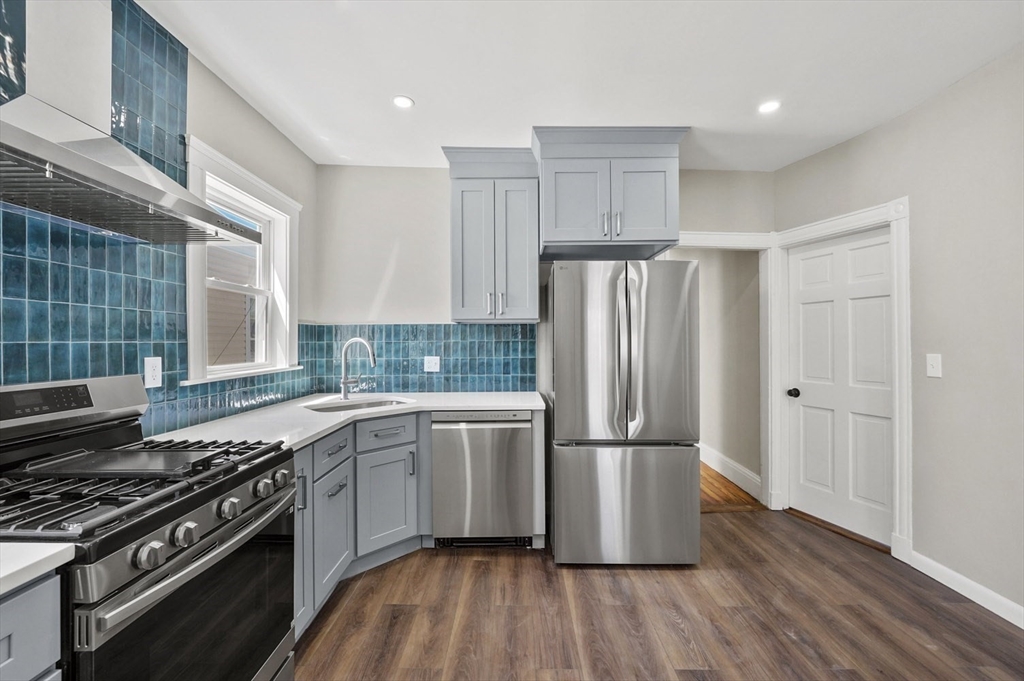 3 bed, 1 bath apartment for rent at 18 Lyon St Unit 3, Dorchester — photo 2 of 28