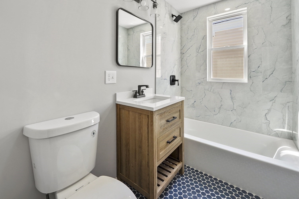 3 bed, 1 bath apartment for rent at 18 Lyon St Unit 3, Dorchester — photo 6 of 28