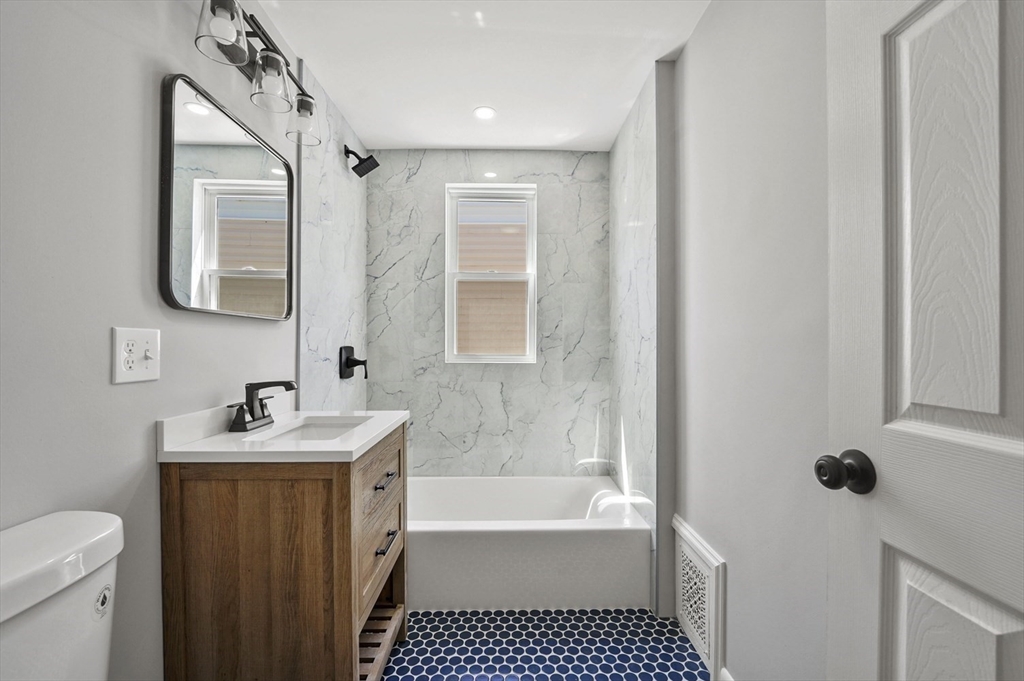 3 bed, 1 bath apartment for rent at 18 Lyon St Unit 3, Dorchester — photo 5 of 28