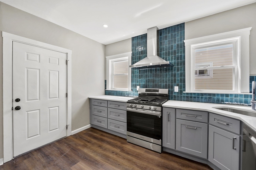 3 bed, 1 bath apartment for rent at 18 Lyon St Unit 3, Dorchester — photo 3 of 28