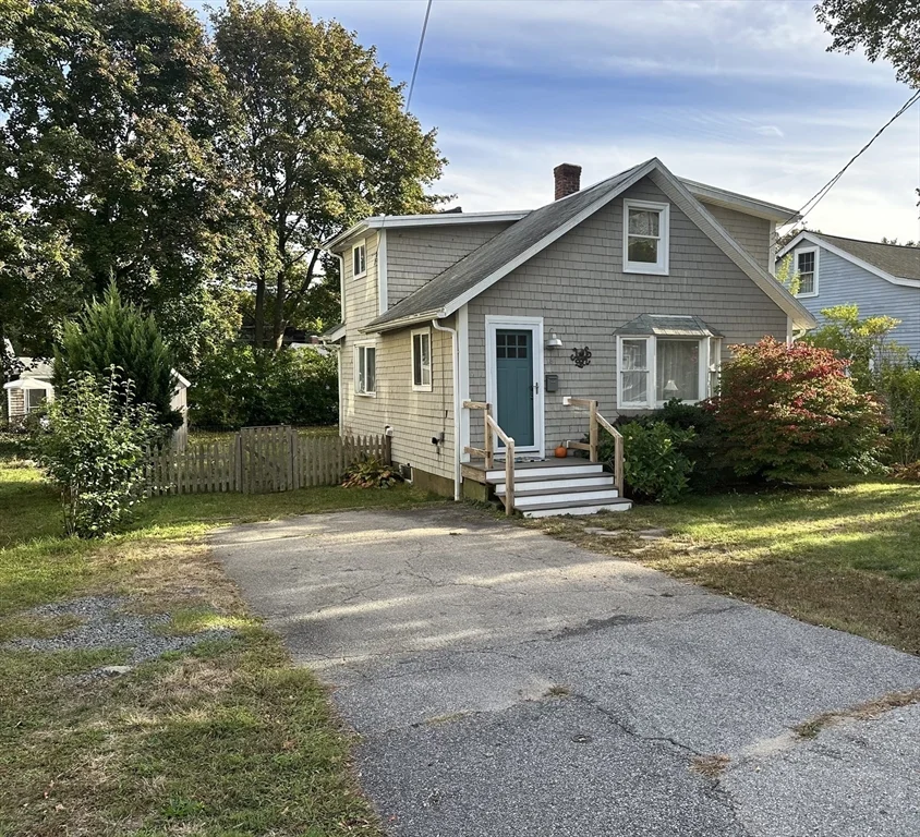 3 bed, 1 bath apartment for rent at 18 Maple Ave Unit 0, Scituate — photo 1 of 14