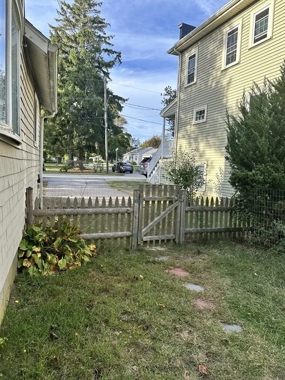 3 bed, 1 bath apartment for rent at 18 Maple Ave Unit 0, Scituate — photo 13 of 14