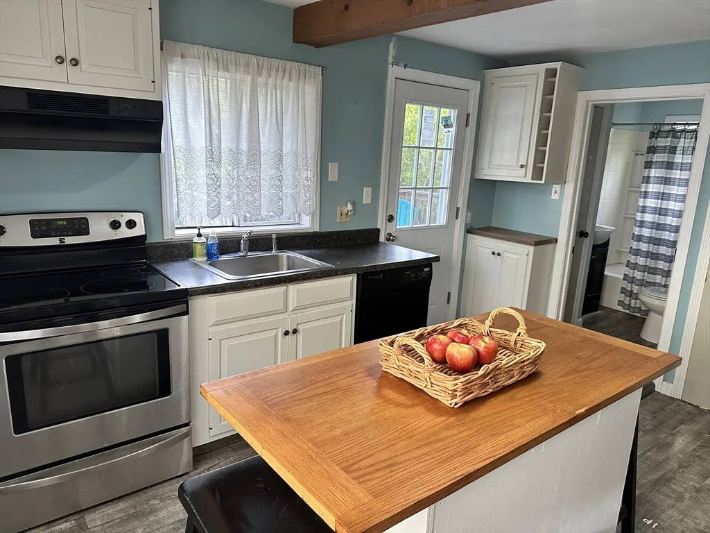 3 bed, 1 bath apartment for rent at 18 Maple Ave Unit 0, Scituate — photo 7 of 14