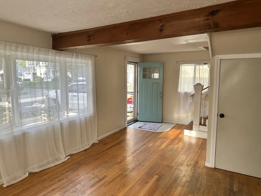 3 bed, 1 bath apartment for rent at 18 Maple Ave Unit 0, Scituate — photo 2 of 14