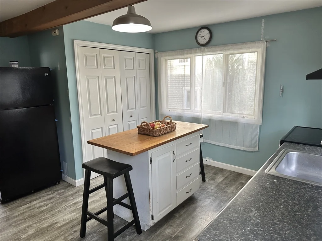 3 bed, 1 bath apartment for rent at 18 Maple Ave Unit 0, Scituate — photo 6 of 14