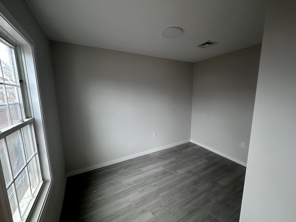 4 bed, 1 bath apartment for rent at 18 Marlborough St Unit 2L, Chelsea — photo 3 of 7
