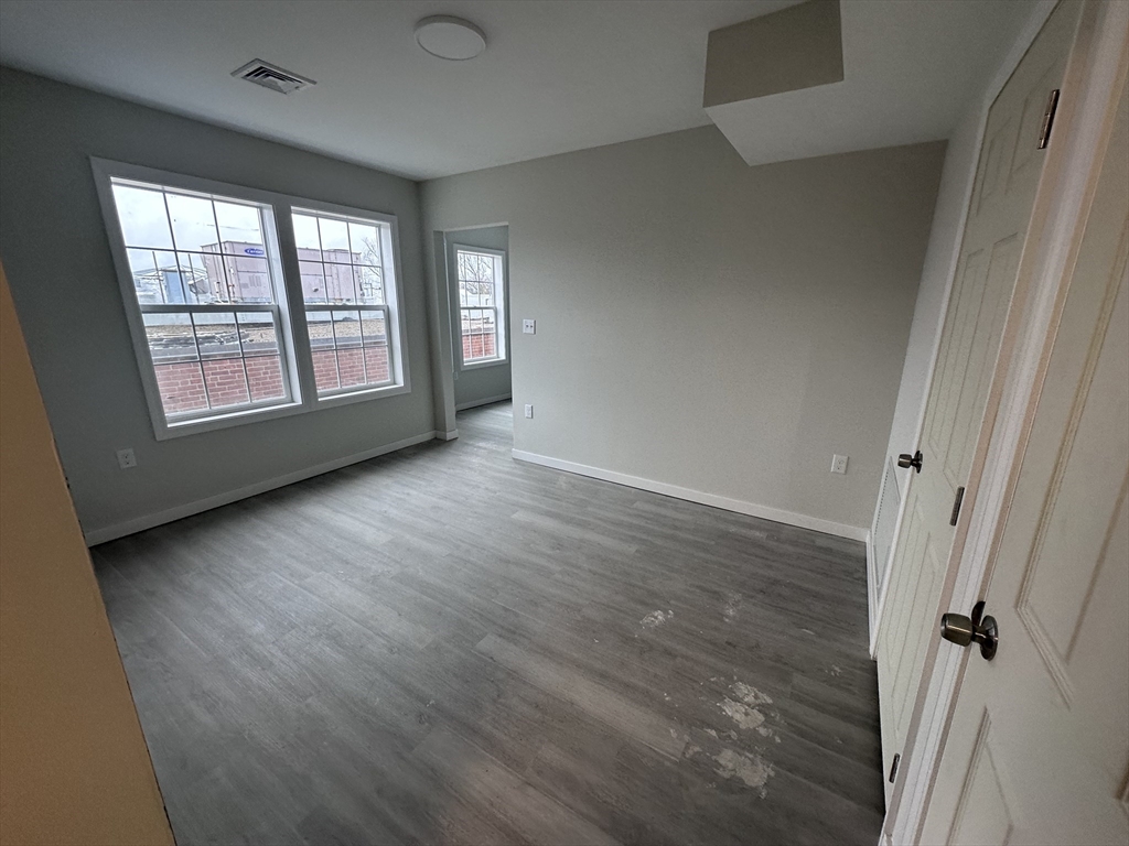 4 bed, 1 bath apartment for rent at 18 Marlborough St Unit 2L, Chelsea — photo 6 of 7