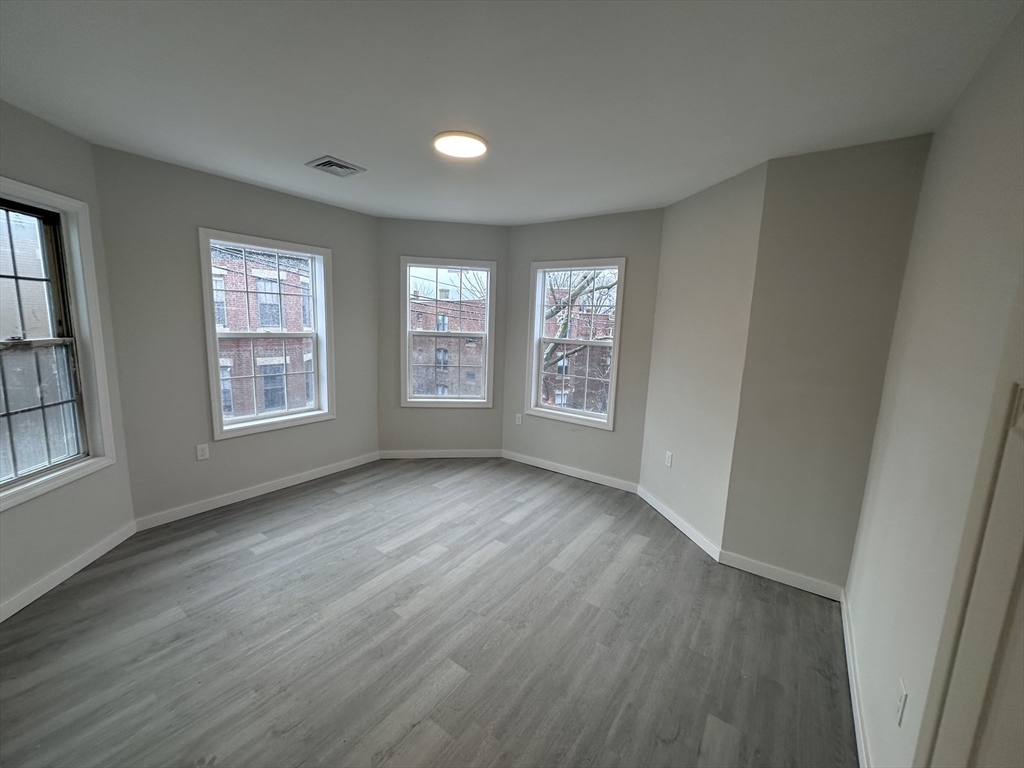 4 bed, 1 bath apartment for rent at 18 Marlborough St Unit 2L, Chelsea — photo 5 of 7