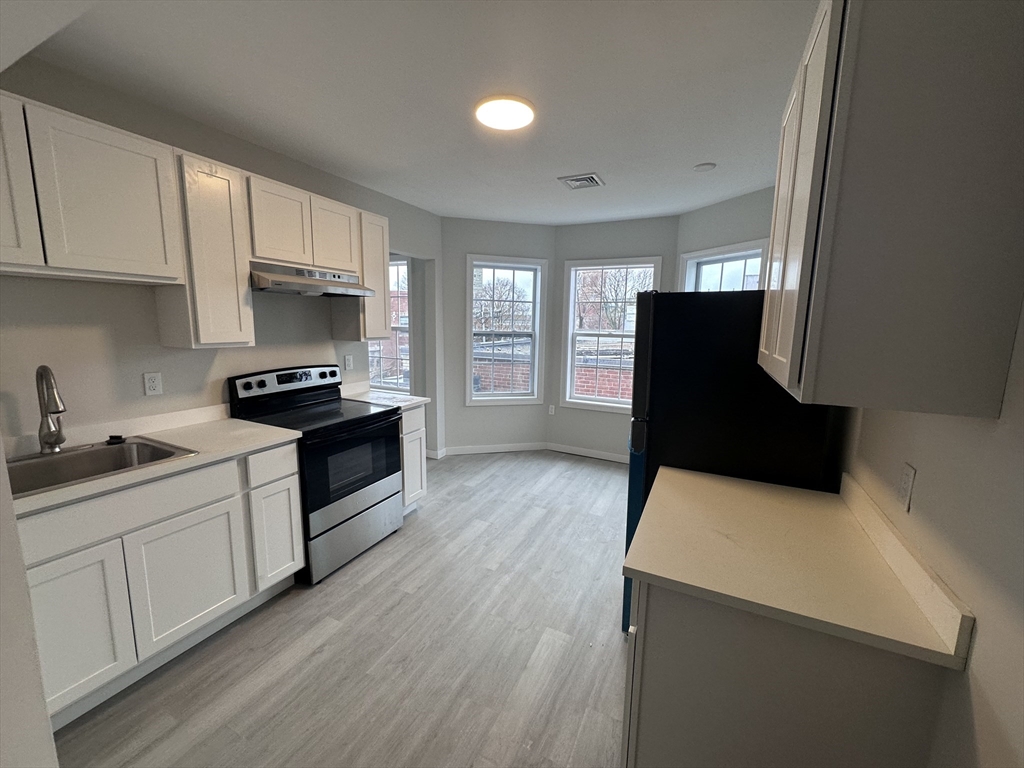4 bed, 1 bath apartment for rent at 18 Marlborough St Unit 2L, Chelsea