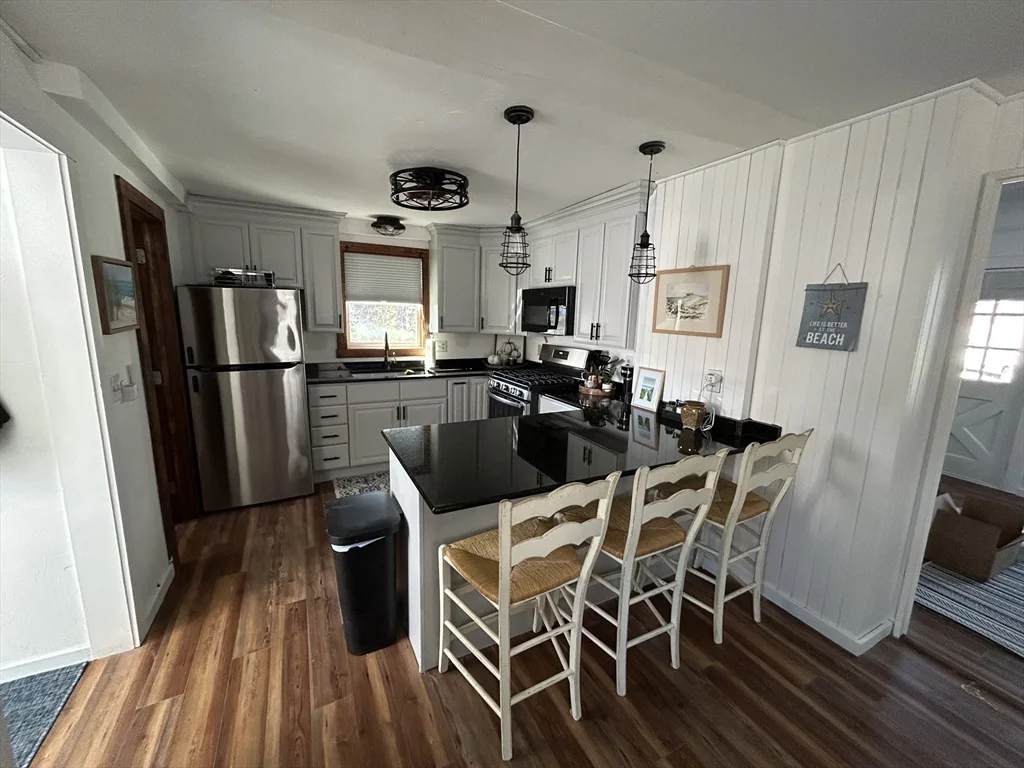 3 bed, 2 bath apartment for rent at 18 Marshfield Ave, Humarock — photo 9 of 19