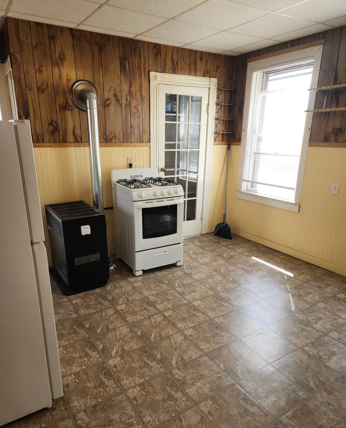 1 bed, 1 bath apartment for rent at 18 Maxwell St Unit 2, Worcester — photo 2 of 10