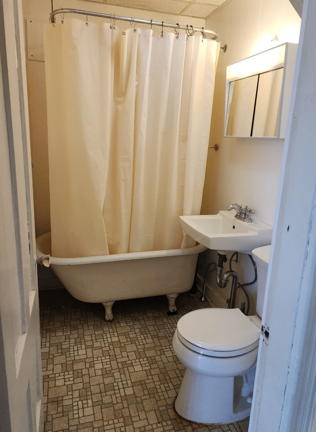 1 bed, 1 bath apartment for rent at 18 Maxwell St Unit 2, Worcester — photo 5 of 10