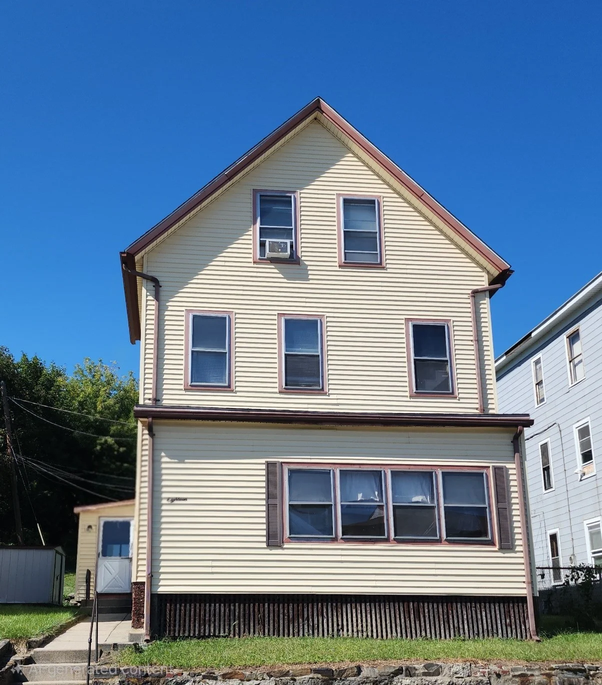 1 bed, 1 bath apartment for rent at 18 Maxwell St Unit 2, Worcester — photo 1 of 10