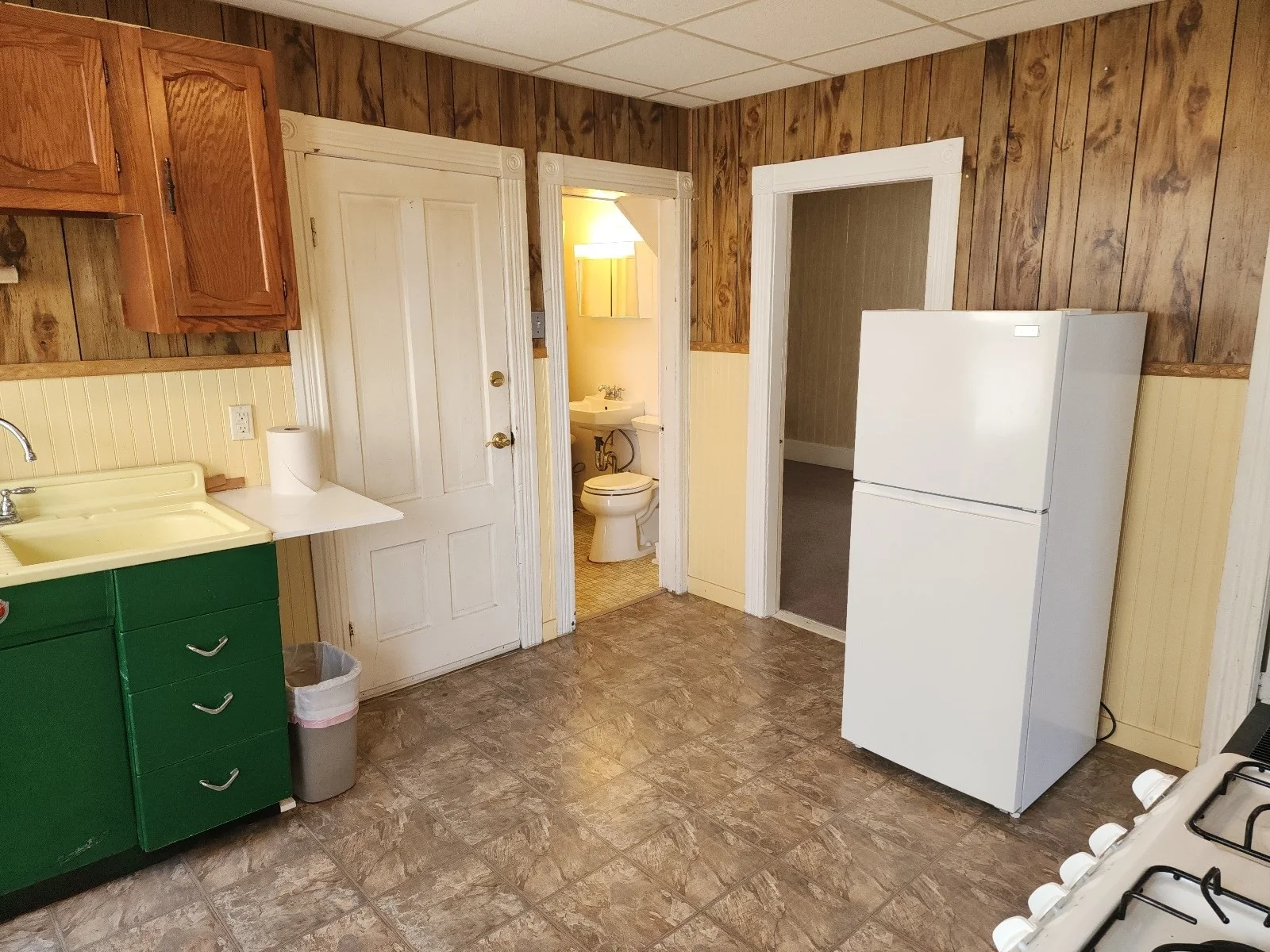 1 bed, 1 bath apartment for rent at 18 Maxwell St Unit 2, Worcester — photo 4 of 10