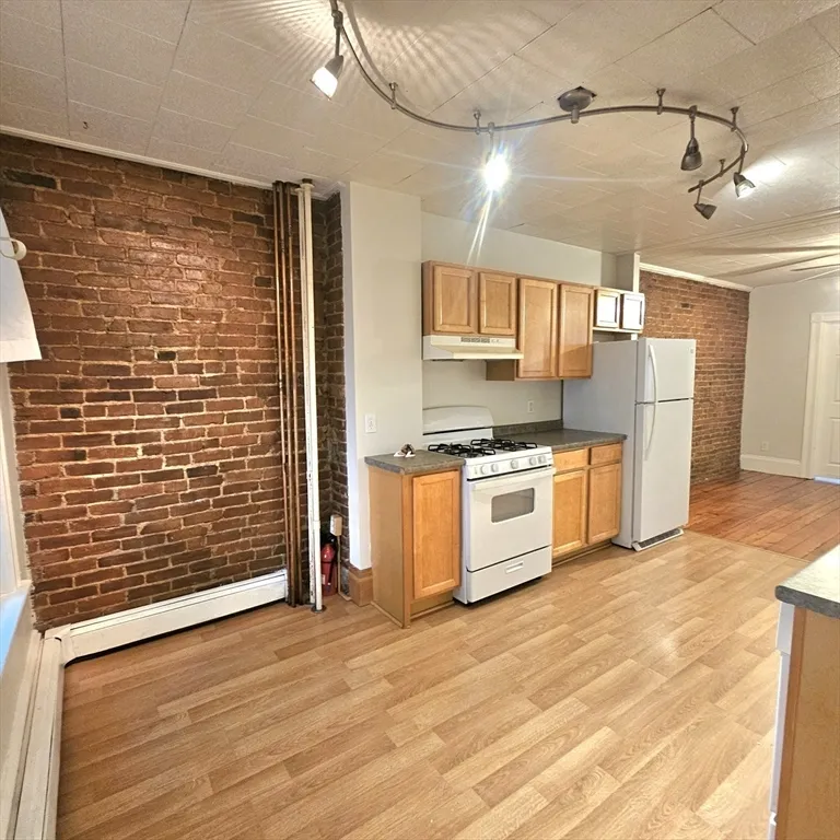 2 bed, 1 bath apartment for rent at 18 Mead St Unit 1, Allston — photo 2 of 9