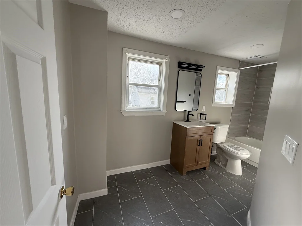 3 bed, 1 bath apartment for rent at 18 Meadow St Unit 2, Taunton — photo 11 of 18