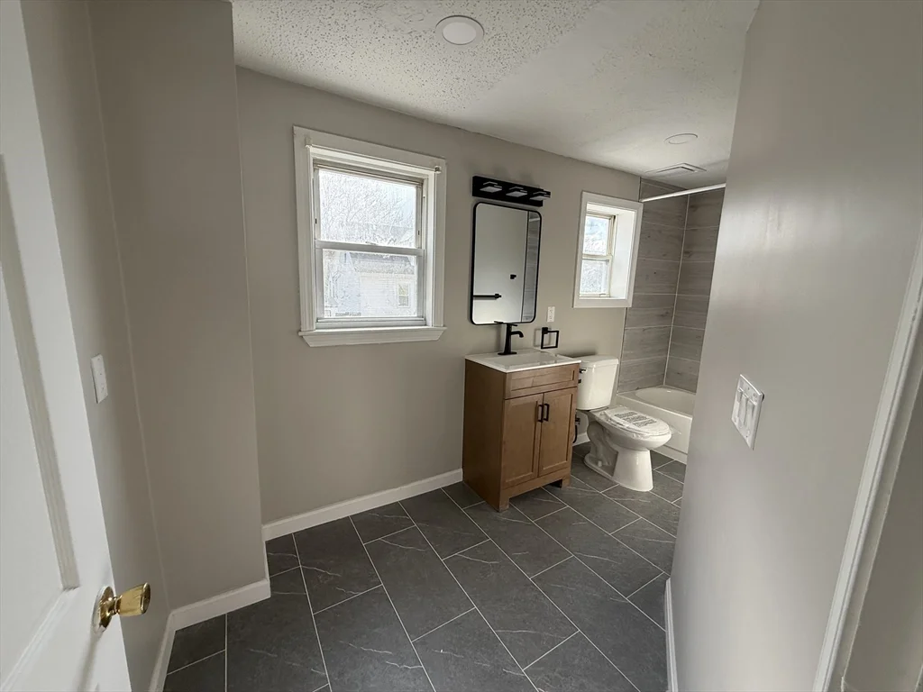 3 bed, 1 bath apartment for rent at 18 Meadow St Unit 2, Taunton — photo 2 of 18