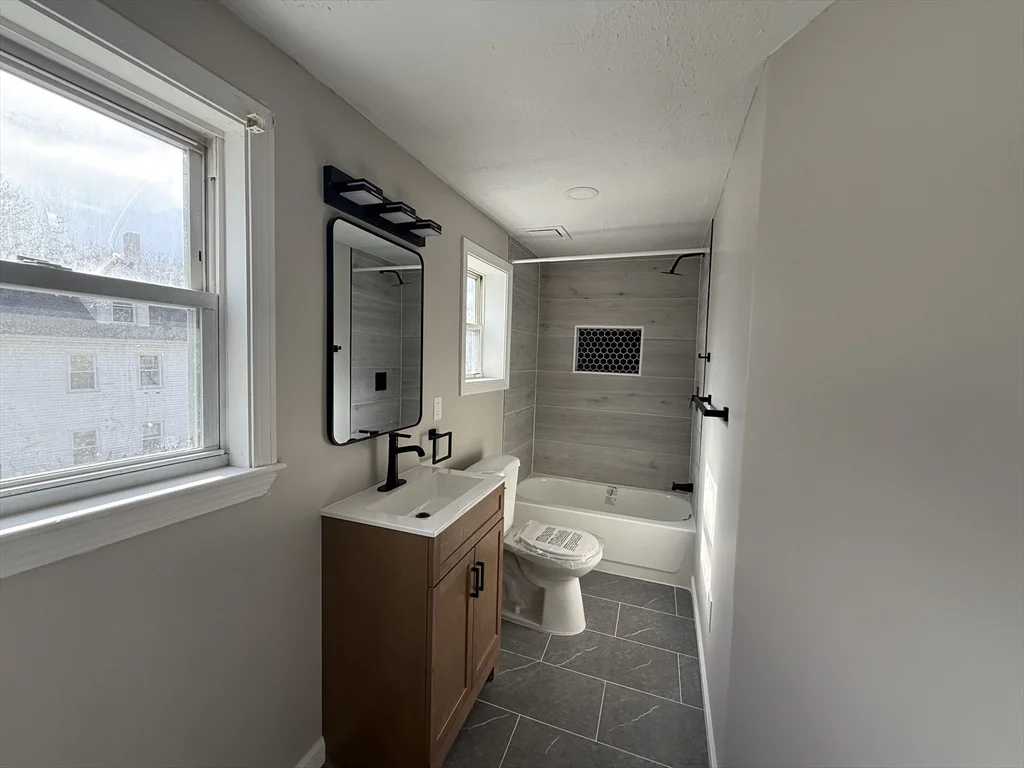 3 bed, 1 bath apartment for rent at 18 Meadow St Unit 2, Taunton — photo 10 of 18