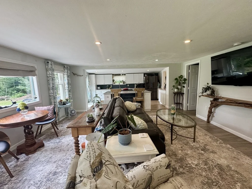 2 bed, 1 bath apartment for rent at 18 Meadowbrook Ln, Brandt Island — photo 18 of 37