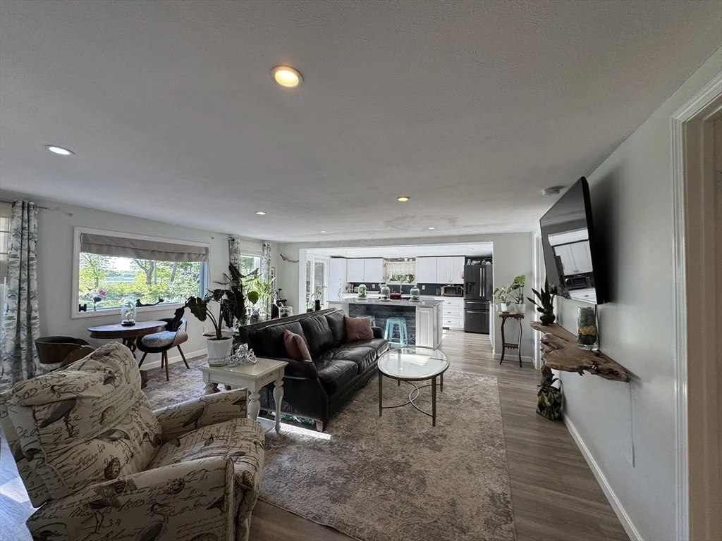 2 bed, 1 bath apartment for rent at 18 Meadowbrook Ln, Brandt Island — photo 14 of 37