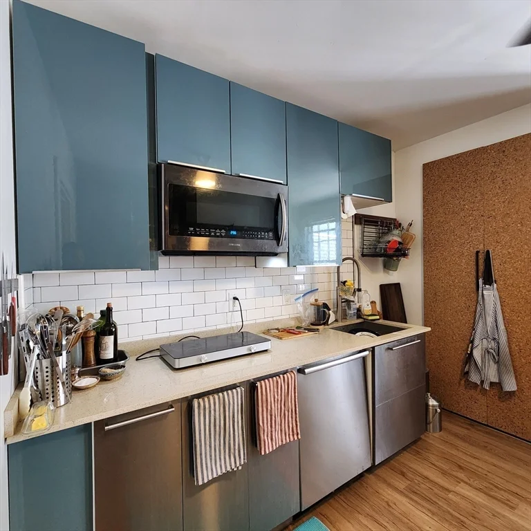 3 bed, 1 bath apartment for rent at 18 Melville Ave Unit A, Boston — photo 2 of 18