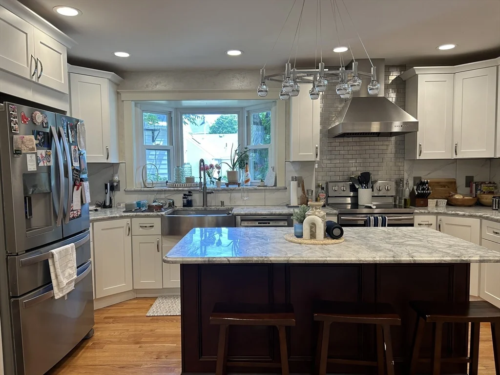 3 bed, 1 bath apartment for rent at 18 Meridian Pkwa Unit 1, Malden — photo 3 of 13