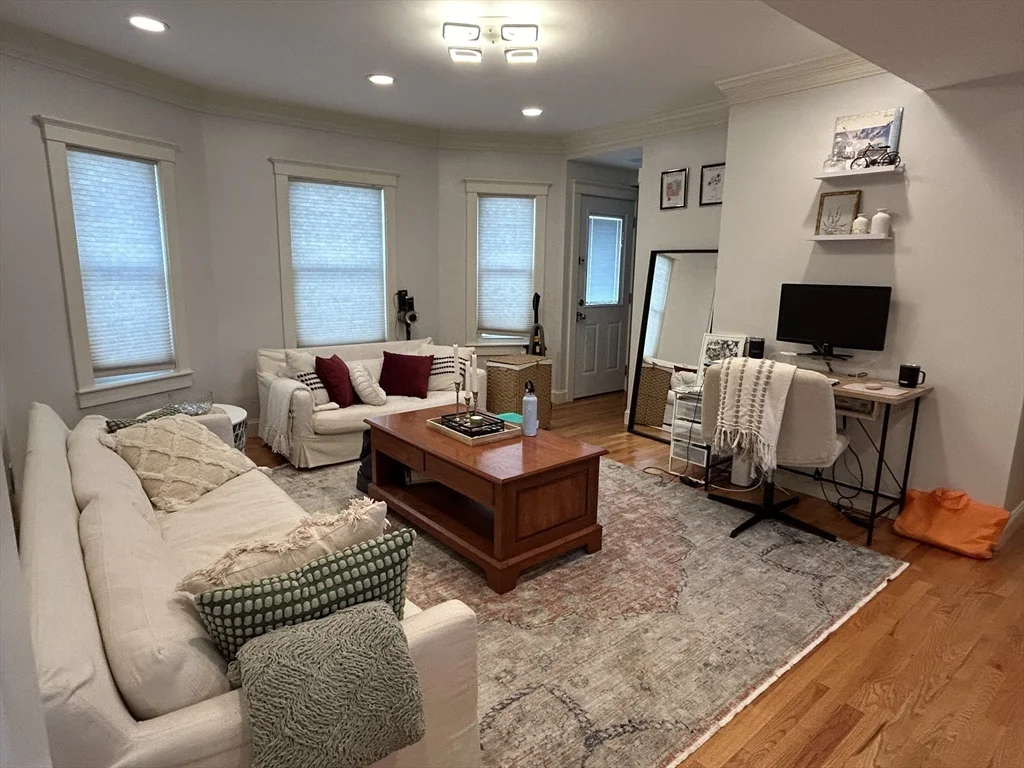 3 bed, 1 bath apartment for rent at 18 Meridian Pkwa Unit 1, Malden — photo 5 of 13