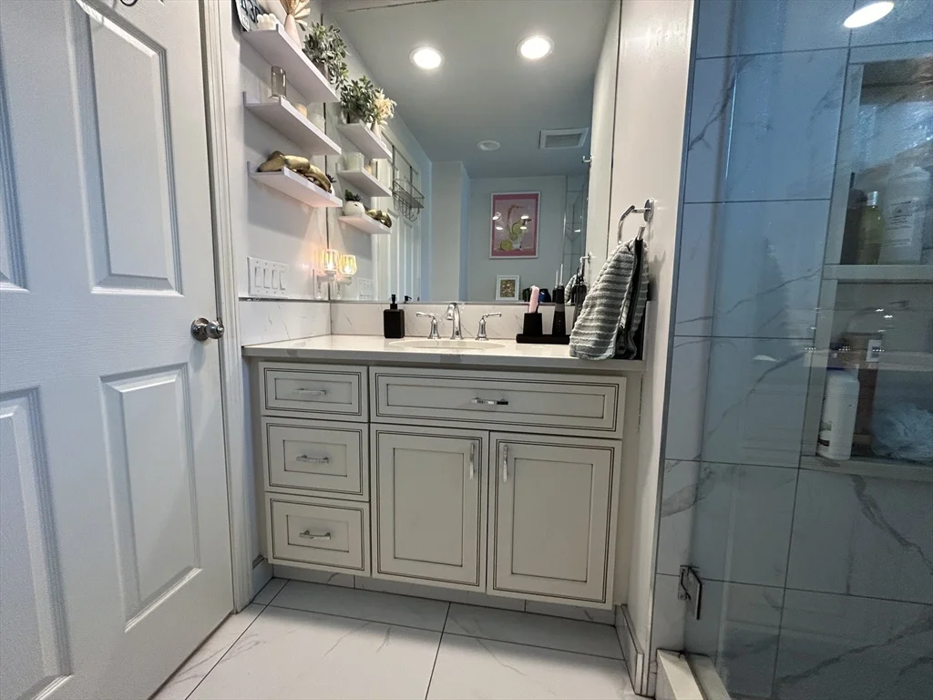 3 bed, 1 bath apartment for rent at 18 Meridian Pkwa Unit 1, Malden — photo 12 of 13