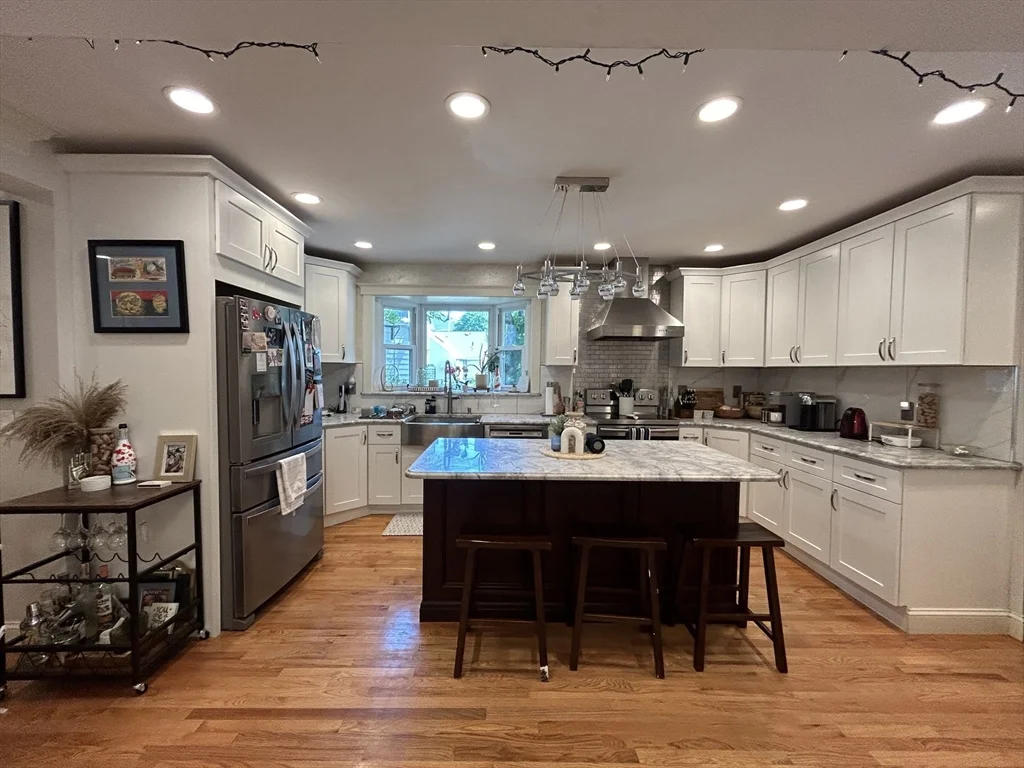 3 bed, 1 bath apartment for rent at 18 Meridian Pkwa Unit 1, Malden — photo 4 of 13