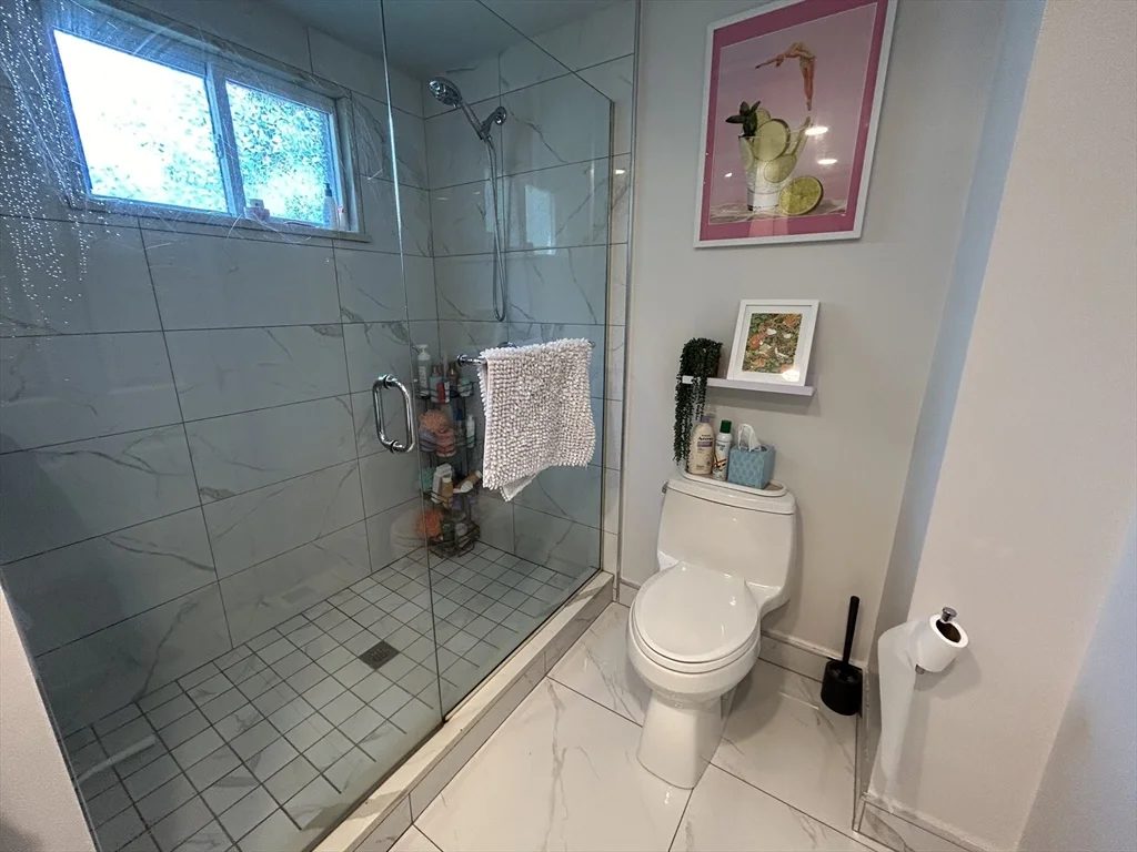 3 bed, 1 bath apartment for rent at 18 Meridian Pkwa Unit 1, Malden — photo 11 of 13