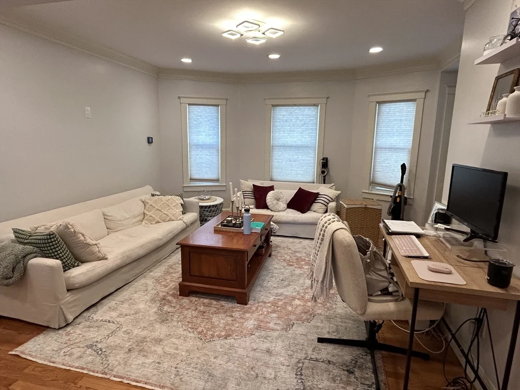 3 bed, 1 bath apartment for rent at 18 Meridian Pkwa Unit 1, Malden — photo 6 of 13