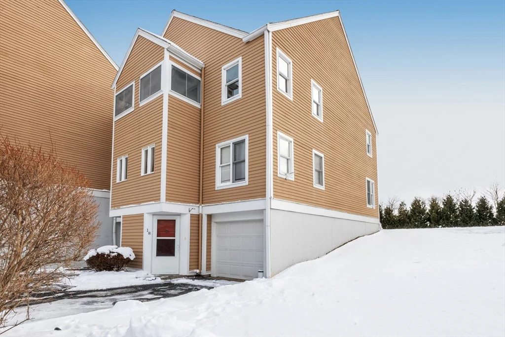 2 bed, 1 bath apartment for rent at 18 Merlin Ct Unit 18, Tatnuck — photo 1 of 17