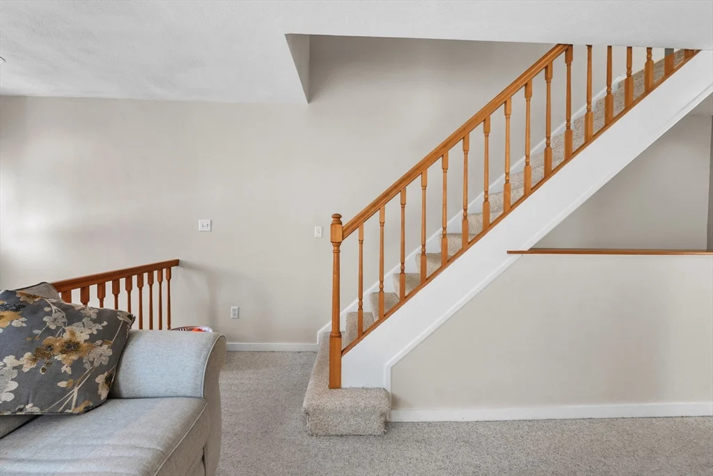 2 bed, 1 bath apartment for rent at 18 Merlin Ct Unit 18, Tatnuck — photo 10 of 17