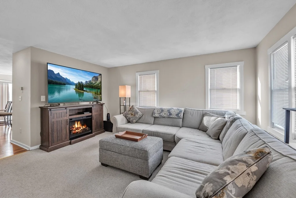 2 bed, 1 bath apartment for rent at 18 Merlin Ct Unit 18, Tatnuck — photo 9 of 17