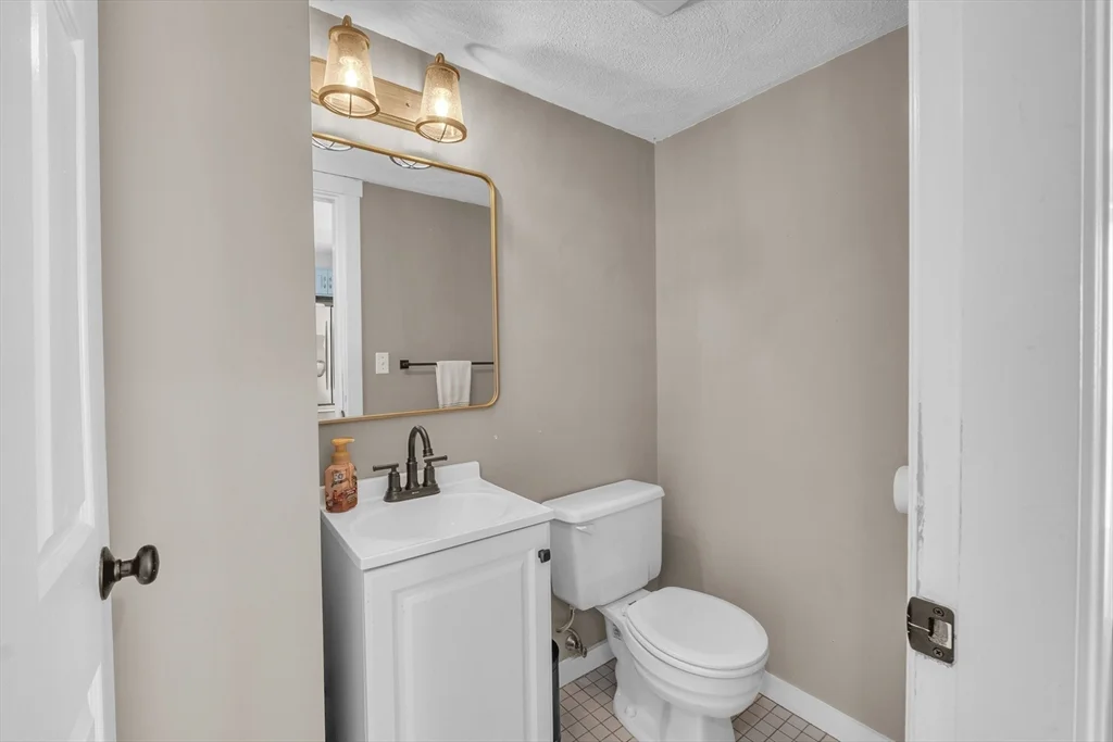 2 bed, 1 bath apartment for rent at 18 Merlin Ct Unit 18, Tatnuck — photo 7 of 17